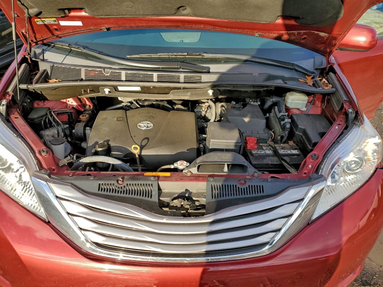 2017 TOYOTA SIENNA XLE photo 12