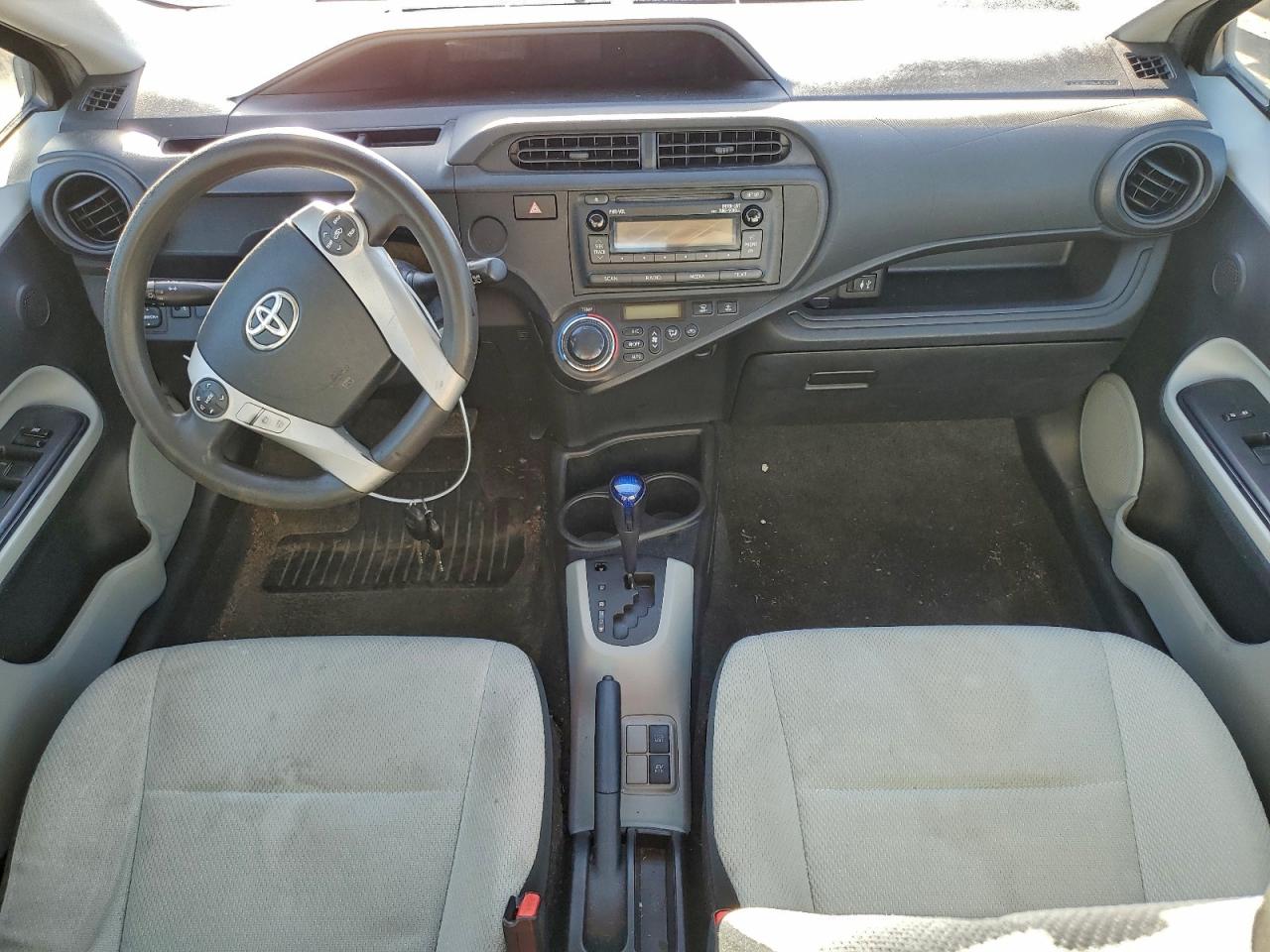 2013 TOYOTA PRIUS C photo 8