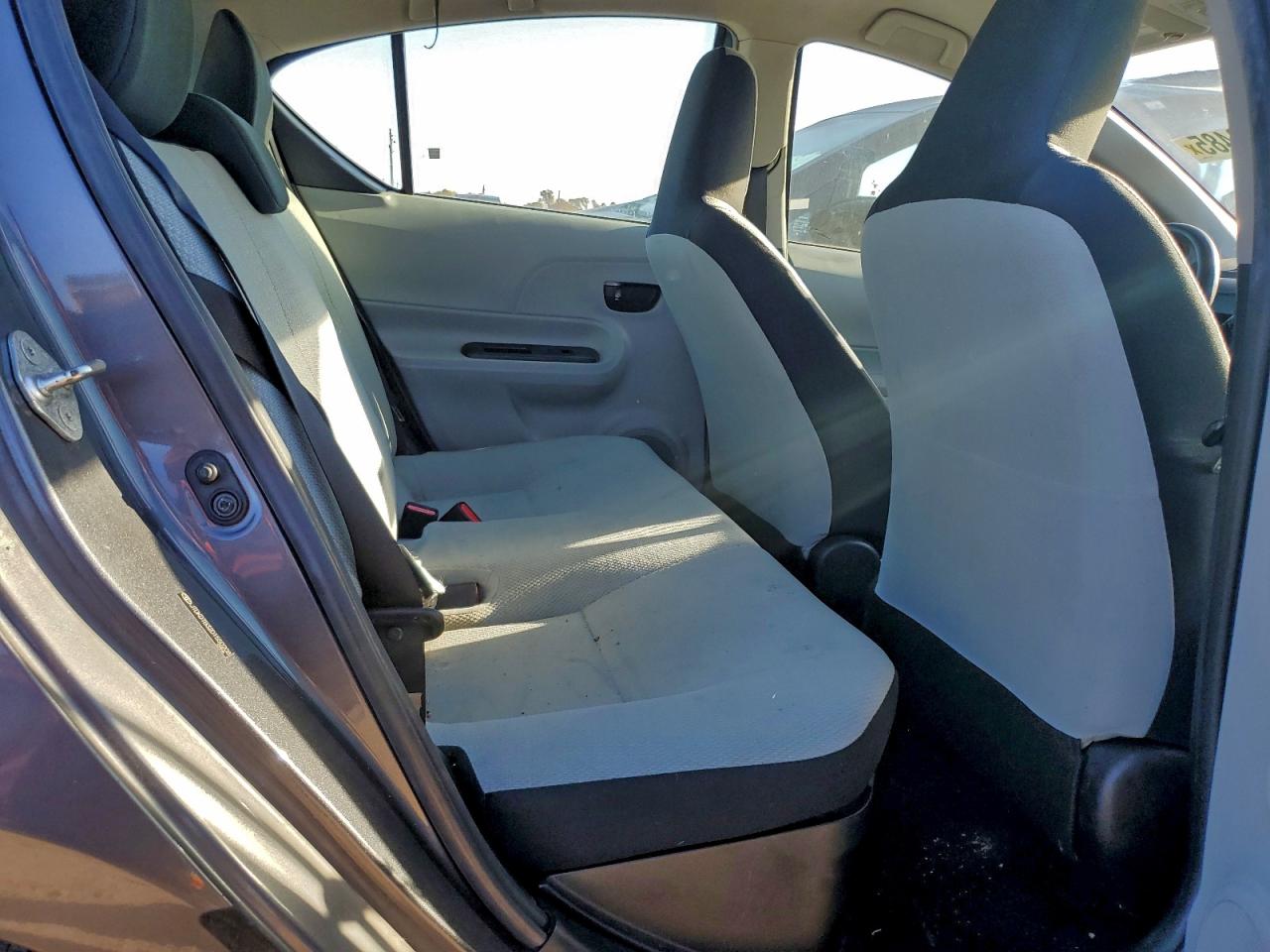 2013 TOYOTA PRIUS C photo 10