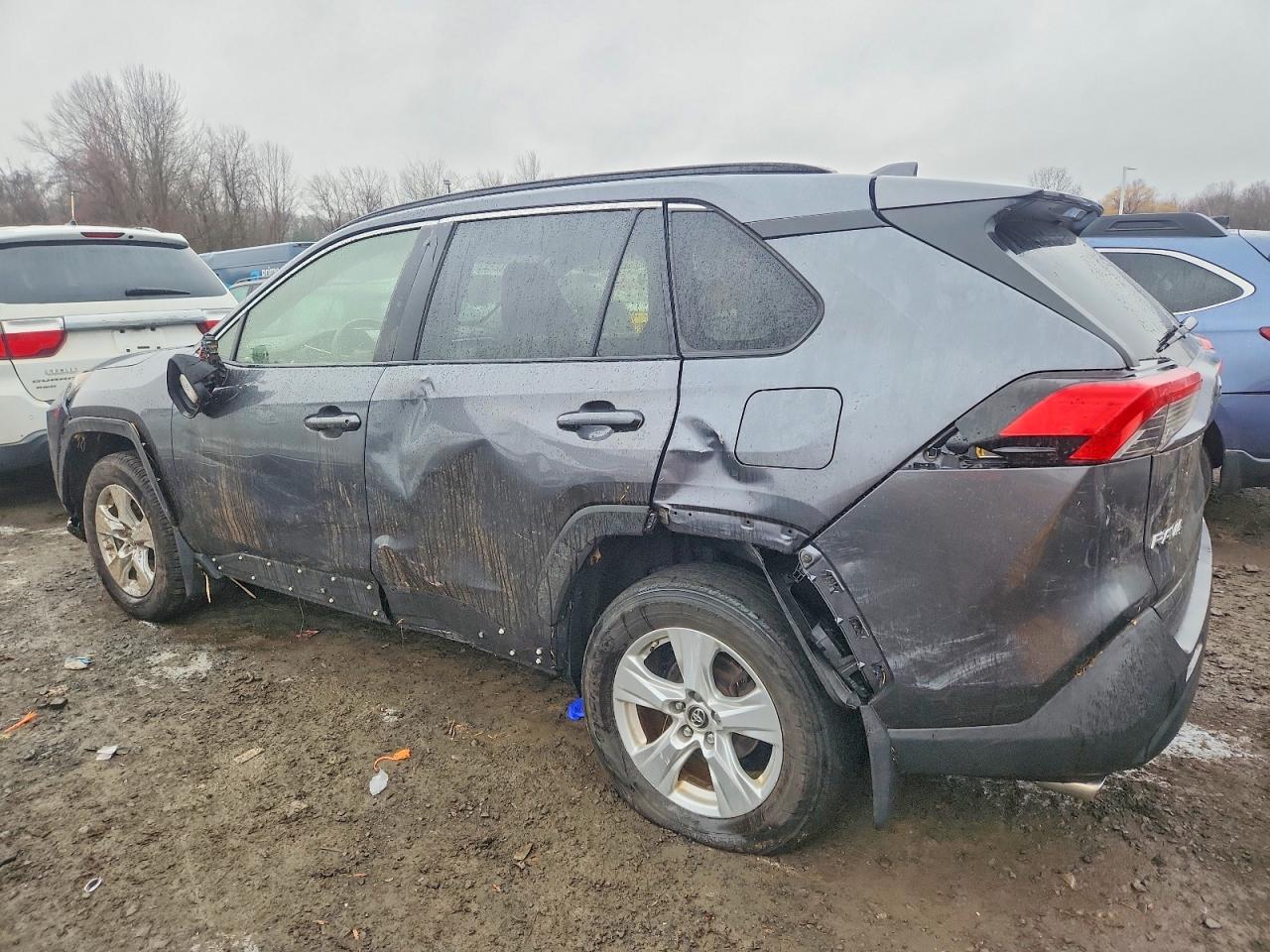 2019 TOYOTA RAV4 XLE photo 2