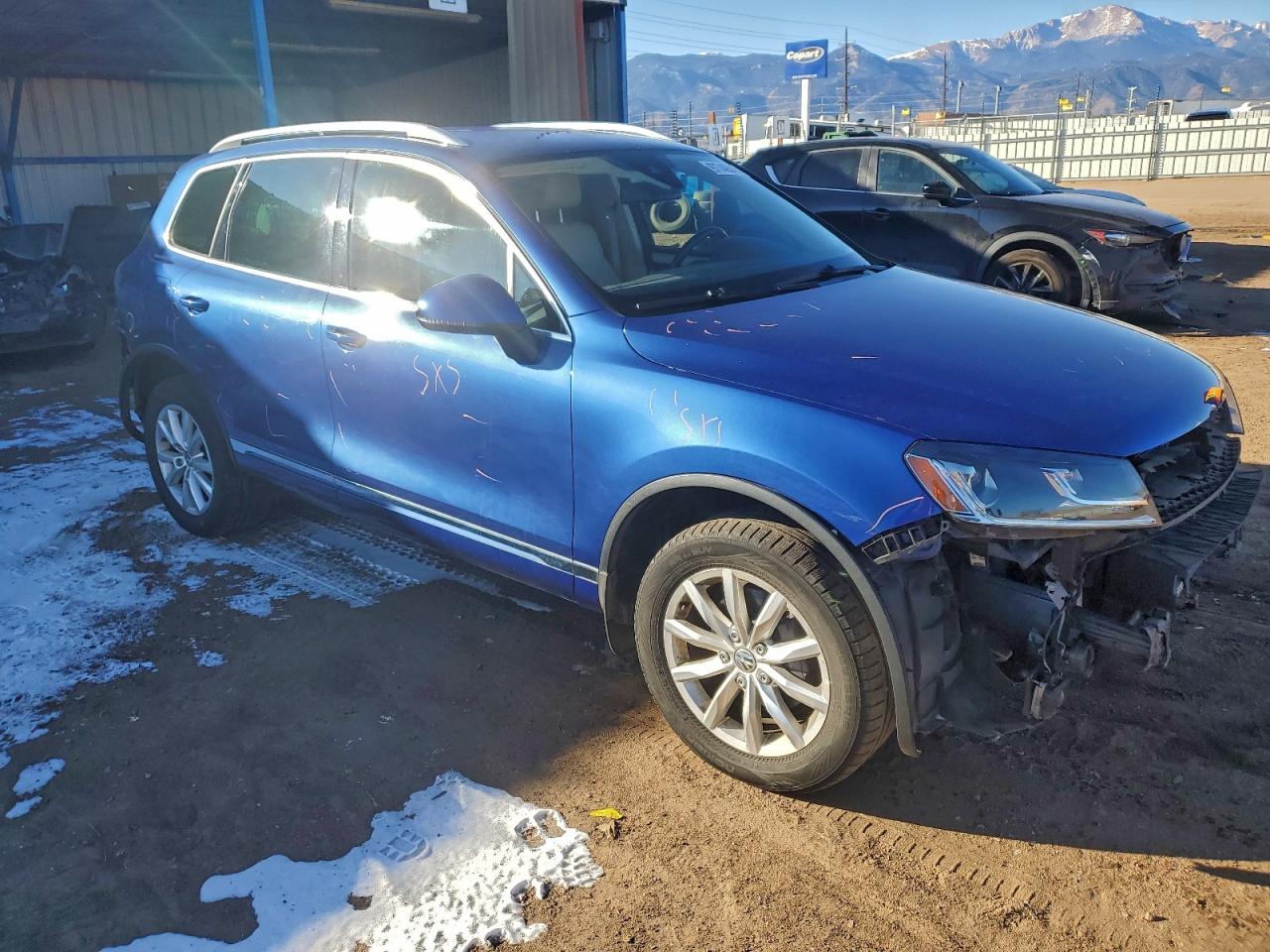 2016 VOLKSWAGEN TOUAREG SPORT photo 4