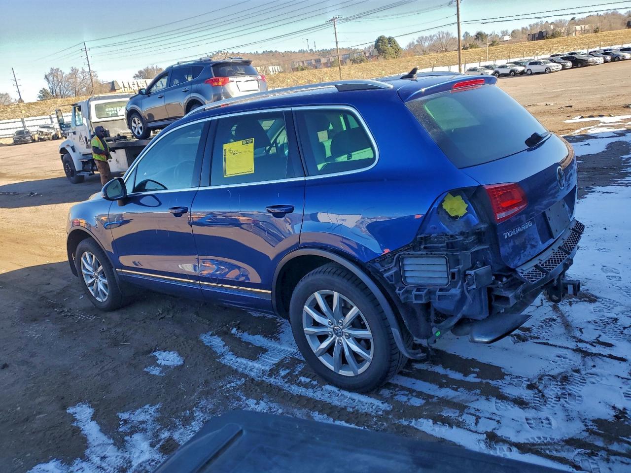 2016 VOLKSWAGEN TOUAREG SPORT photo 2