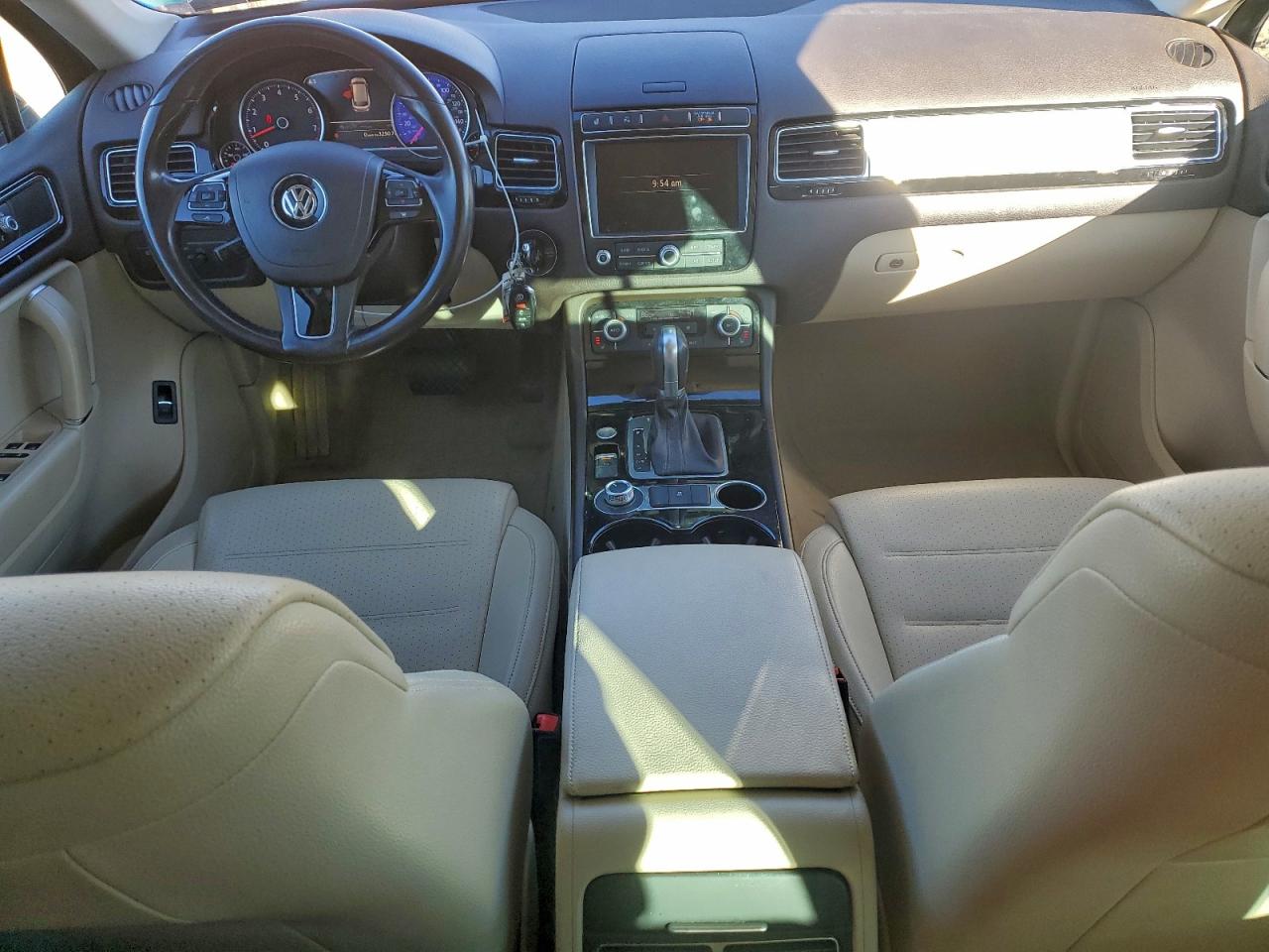 2016 VOLKSWAGEN TOUAREG SPORT photo 8