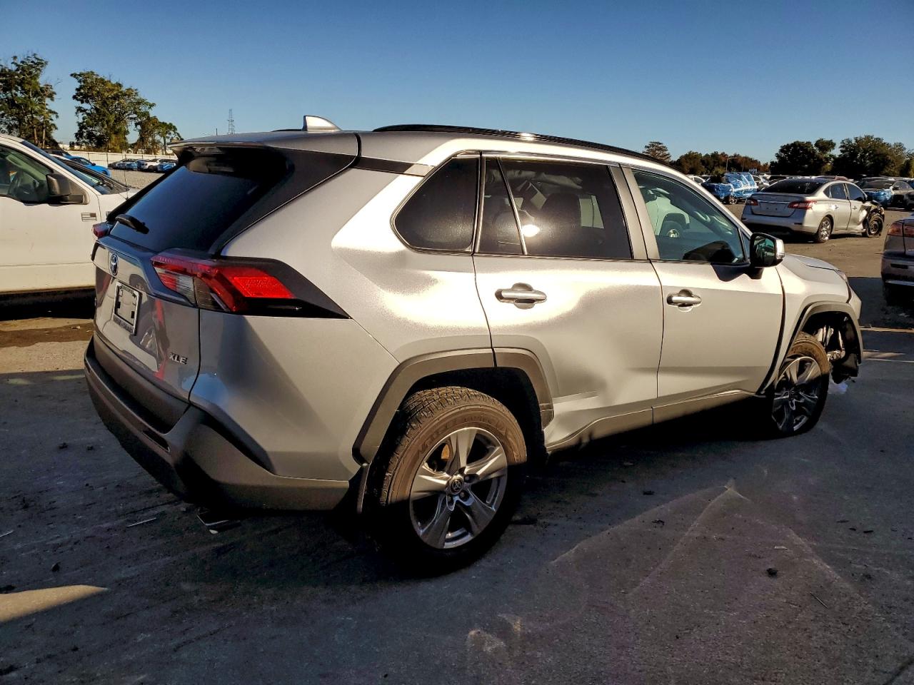 2025 TOYOTA RAV4 XLE photo 3