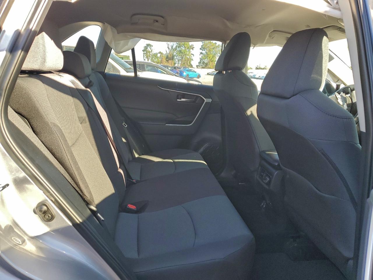 2025 TOYOTA RAV4 XLE photo 11