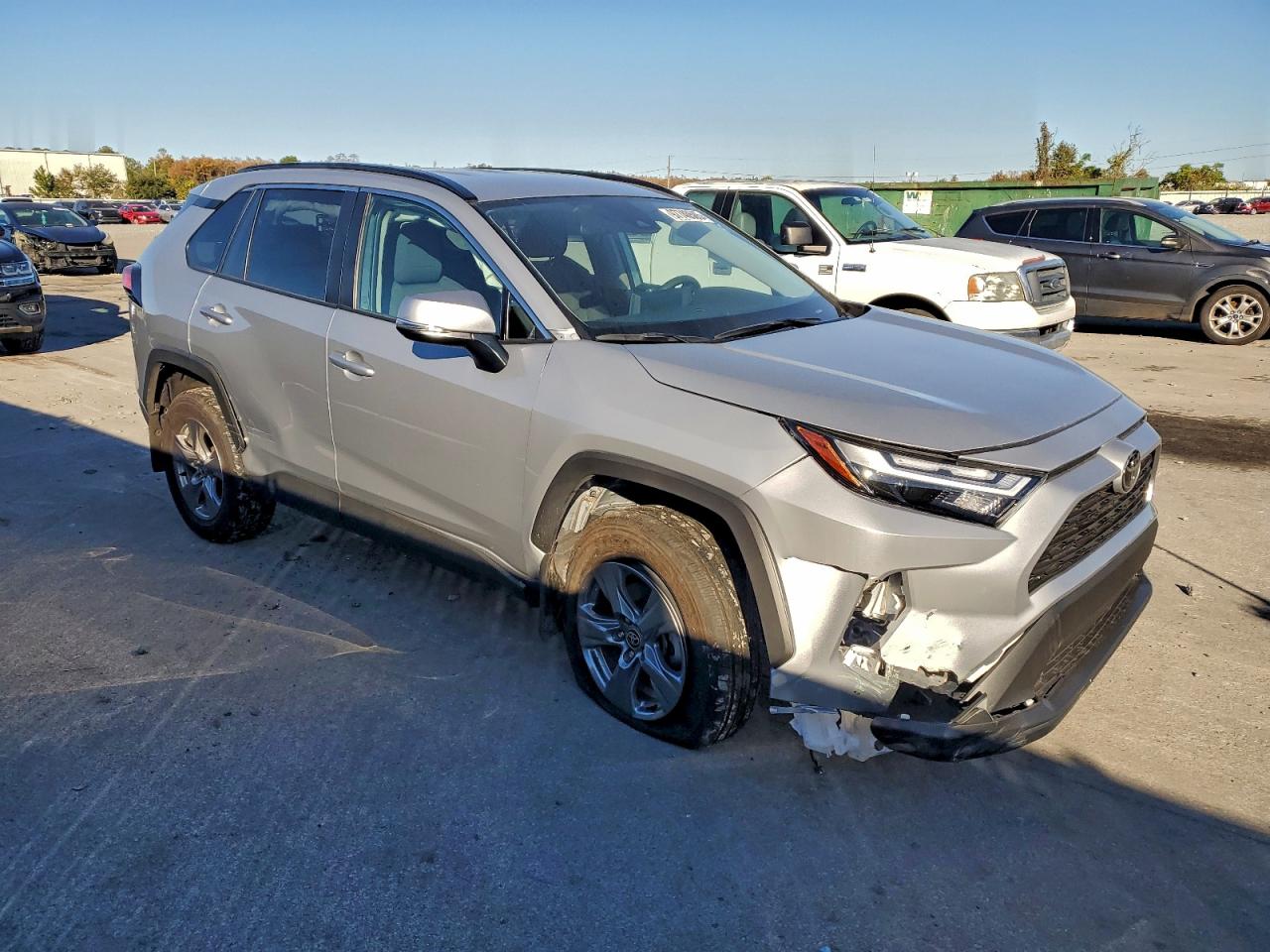 2025 TOYOTA RAV4 XLE photo 4
