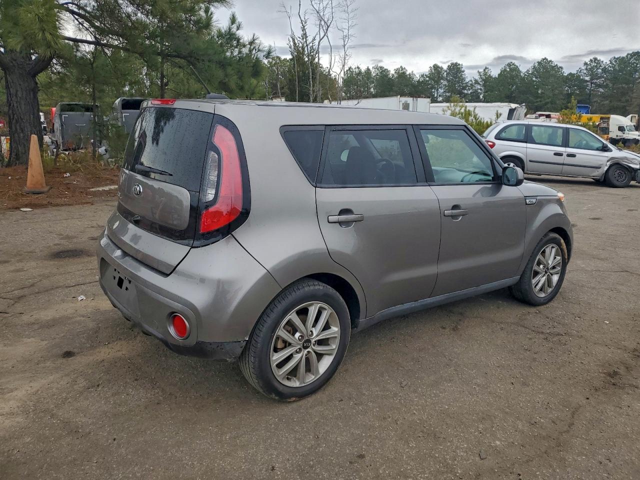 2018 KIA SOUL + photo 3