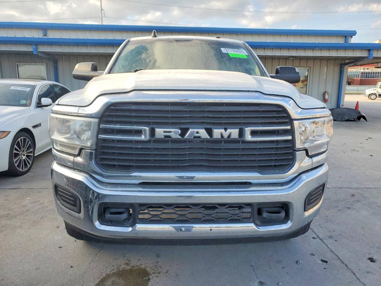 2019 RAM 3500 BIG HORN photo 13