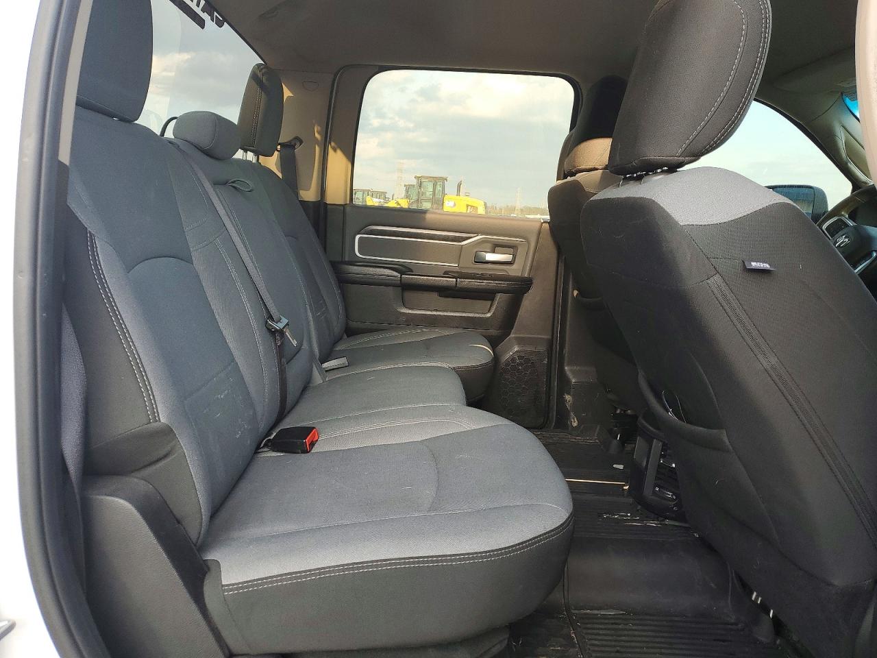 2019 RAM 3500 BIG HORN photo 28