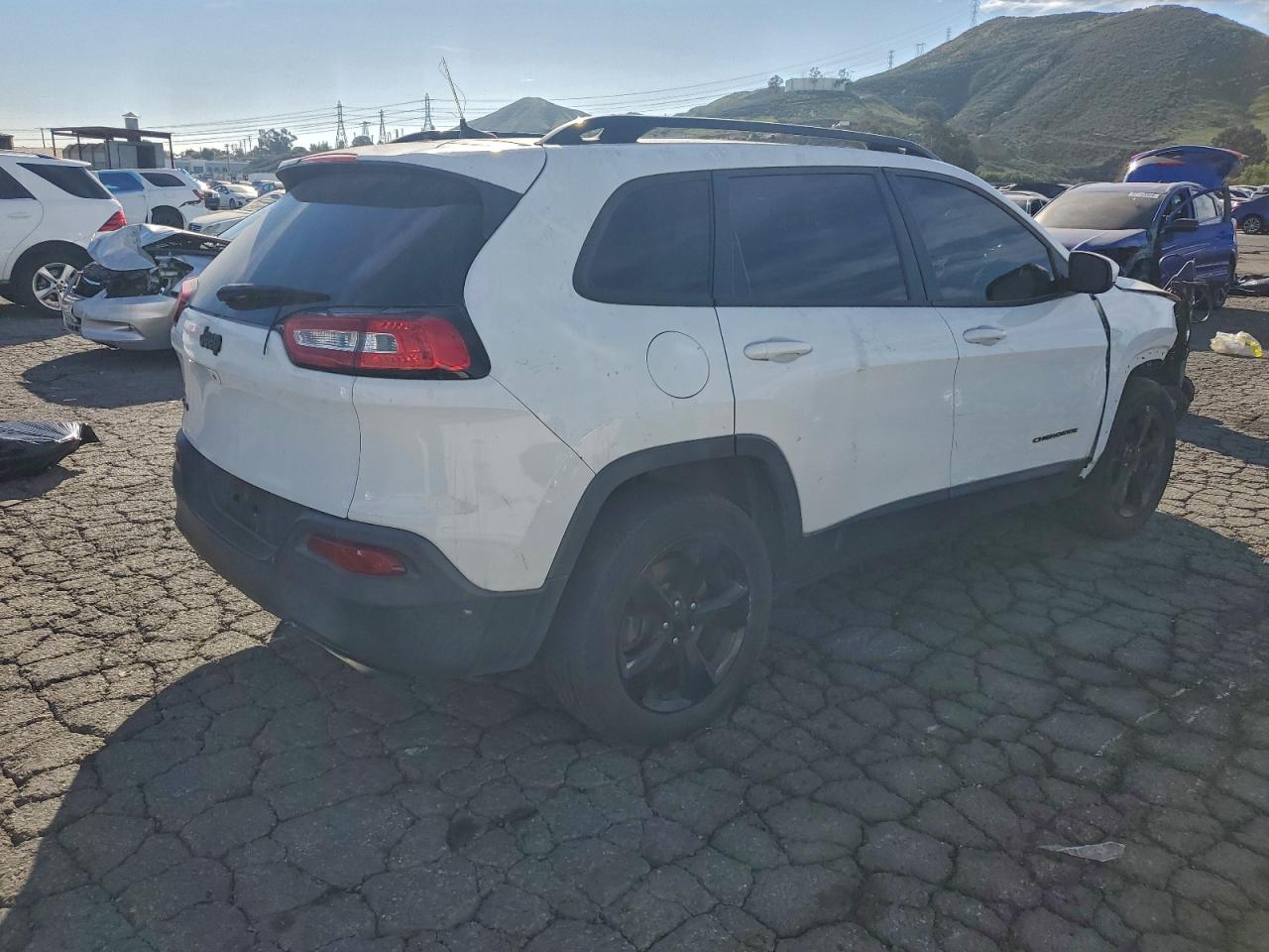2016 JEEP CHEROKEE LATITUDE photo 3
