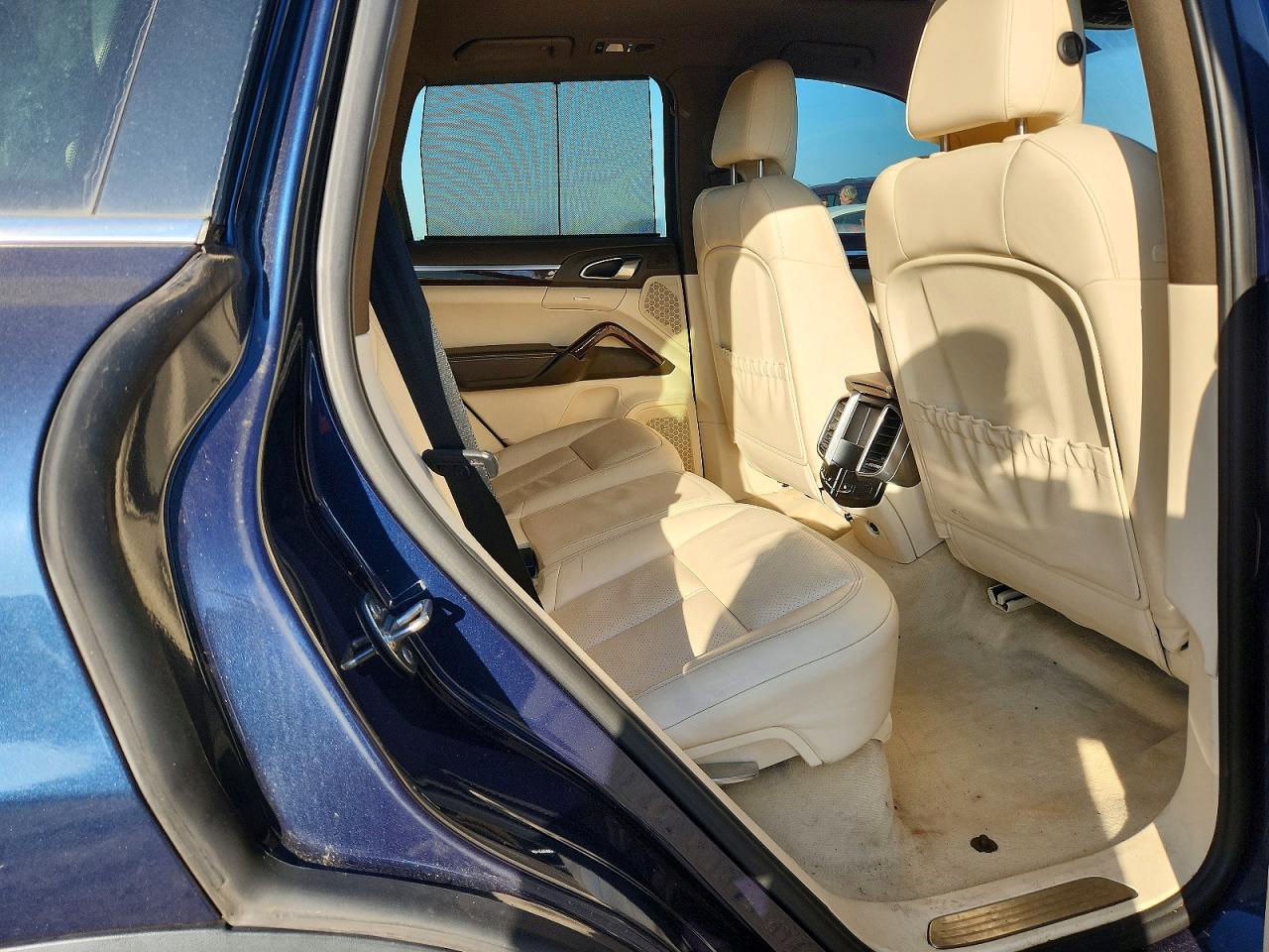 2012 PORSCHE CAYENNE S photo 11