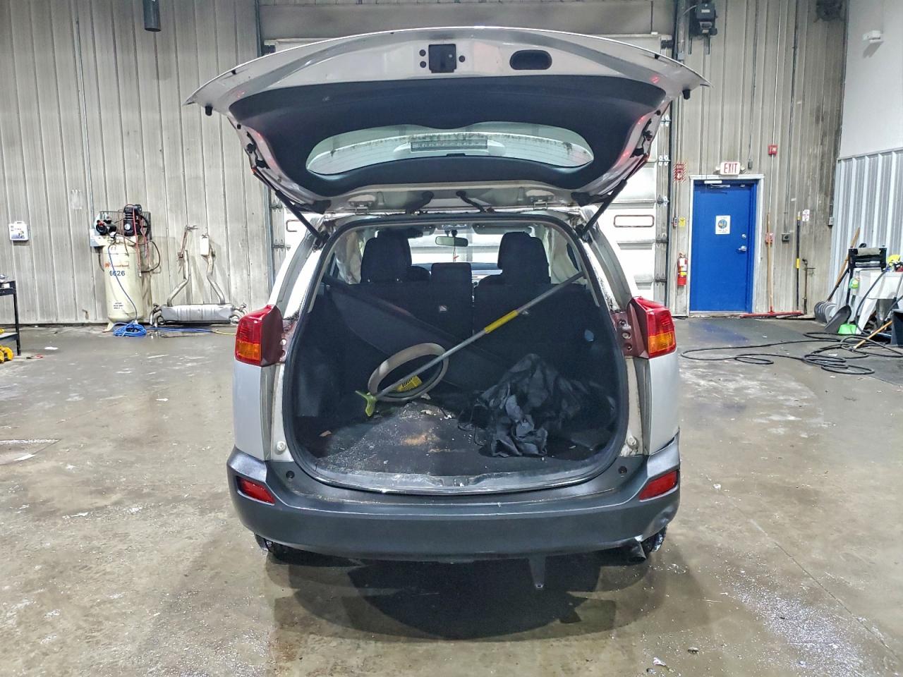 2015 TOYOTA RAV4 LE photo 11