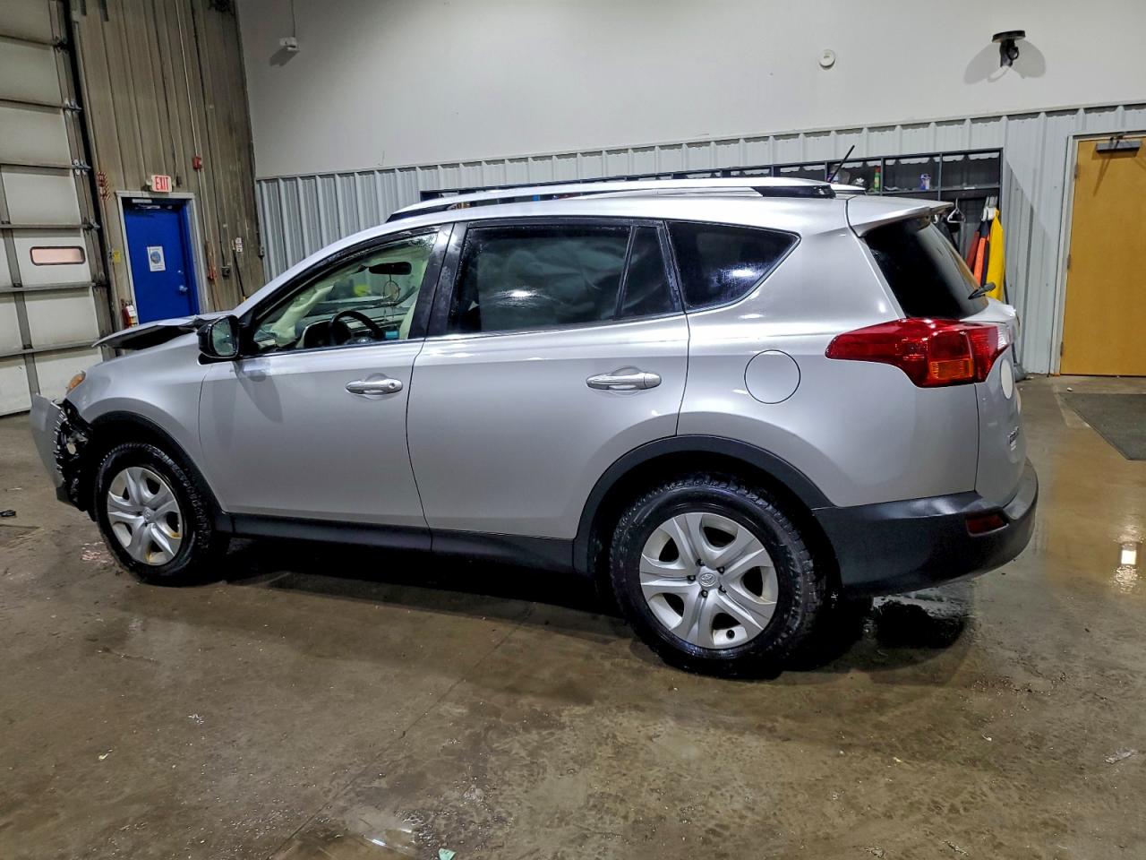 2015 TOYOTA RAV4 LE photo 3