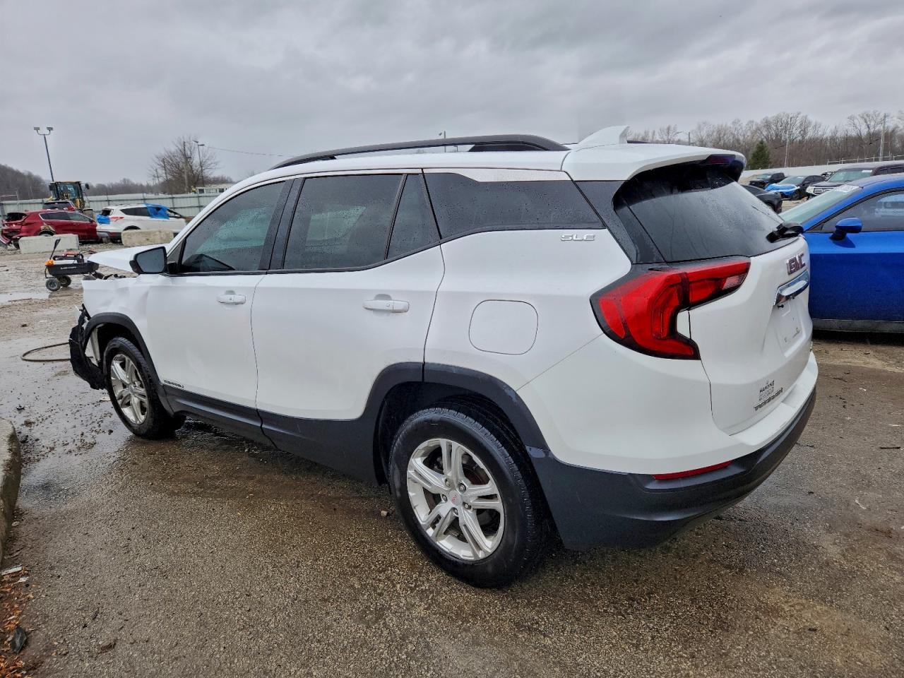 2018 GMC TERRAIN SLE photo 2