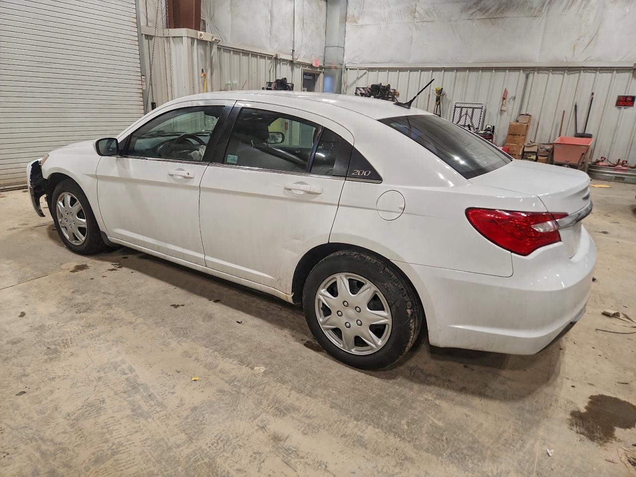 2013 CHRYSLER 200 LX photo 2