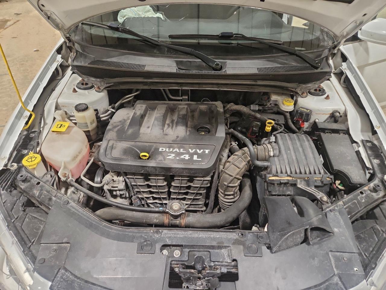 2013 CHRYSLER 200 LX photo 11