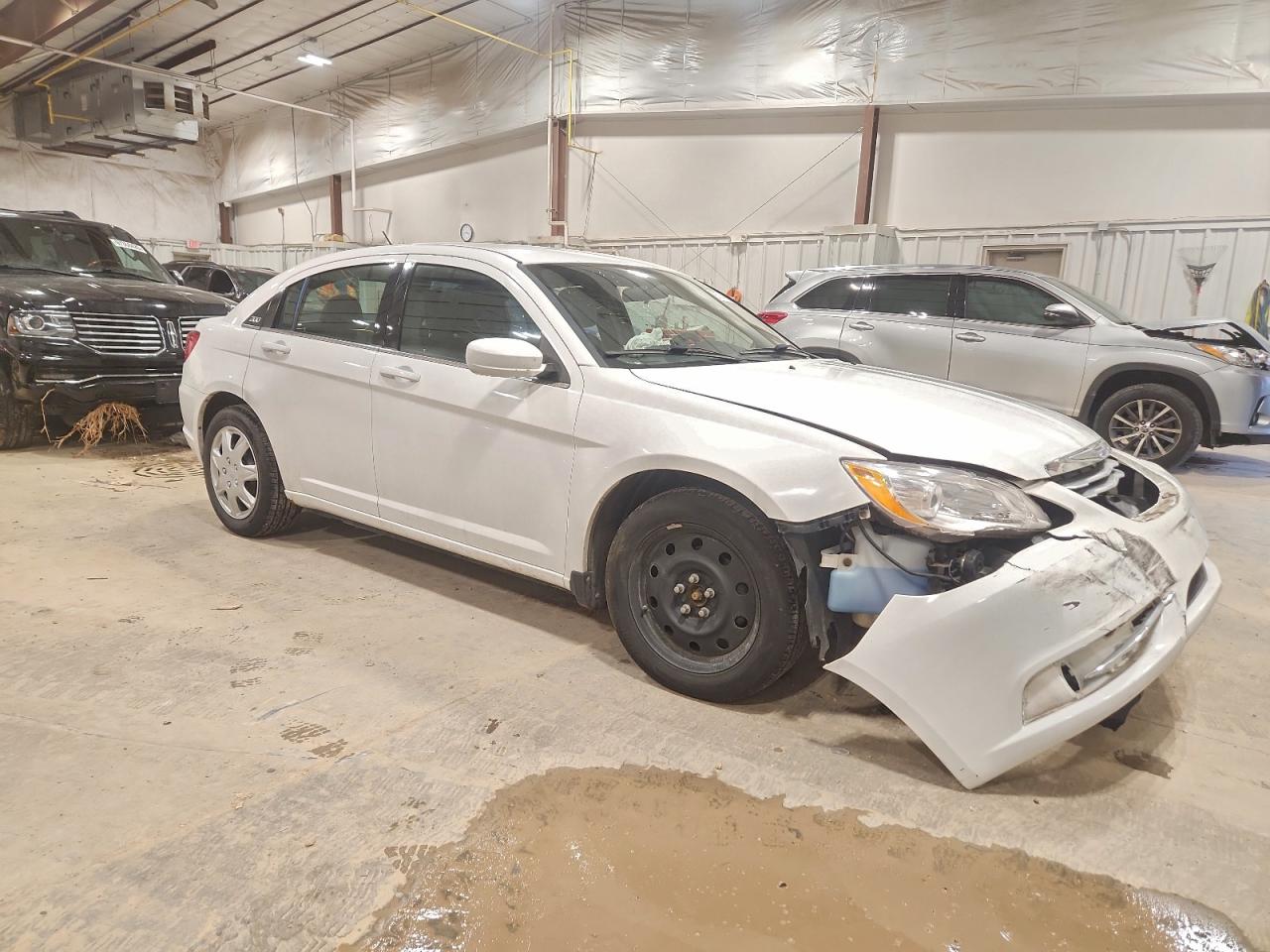 2013 CHRYSLER 200 LX photo 4