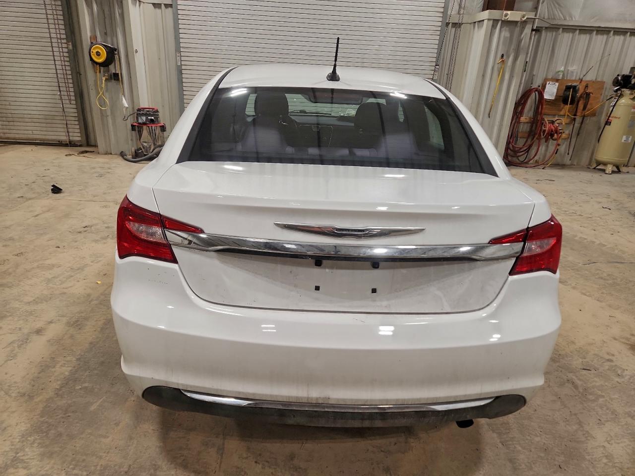 2013 CHRYSLER 200 LX photo 6