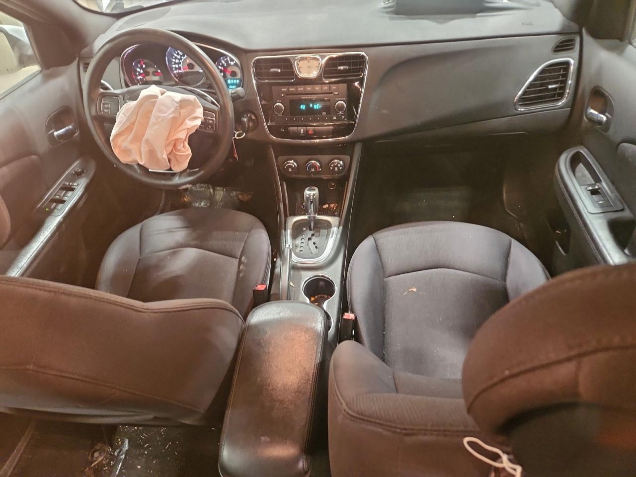 2013 CHRYSLER 200 LX photo 8