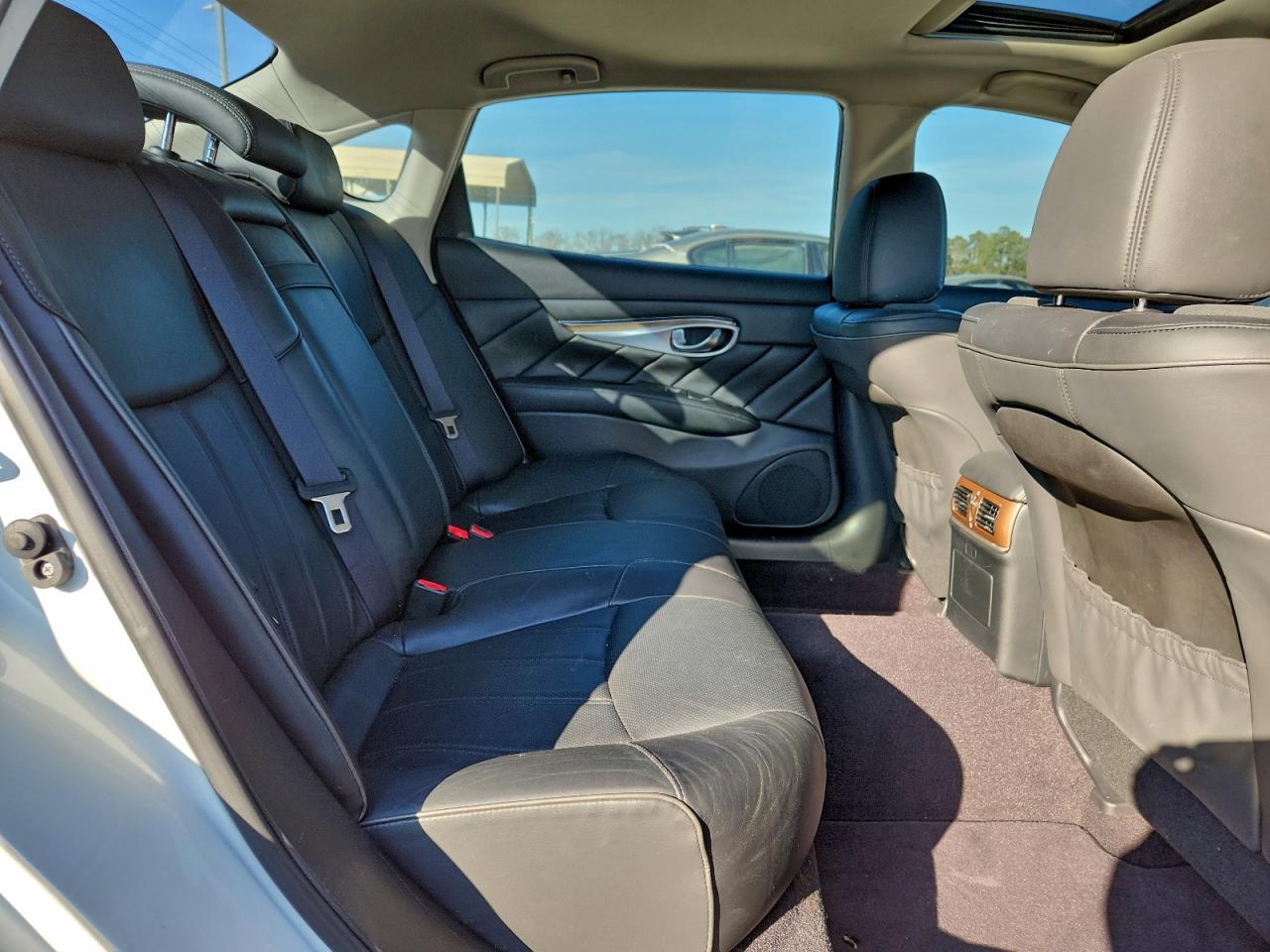 2016 INFINITI Q70L 3.7 photo 10