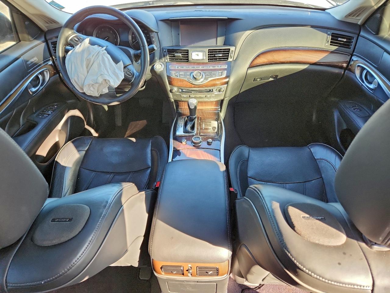 2016 INFINITI Q70L 3.7 photo 8