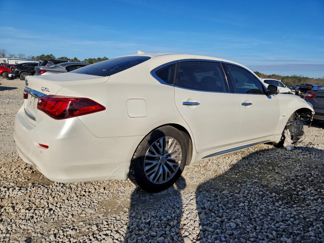 2016 INFINITI Q70L 3.7 photo 3