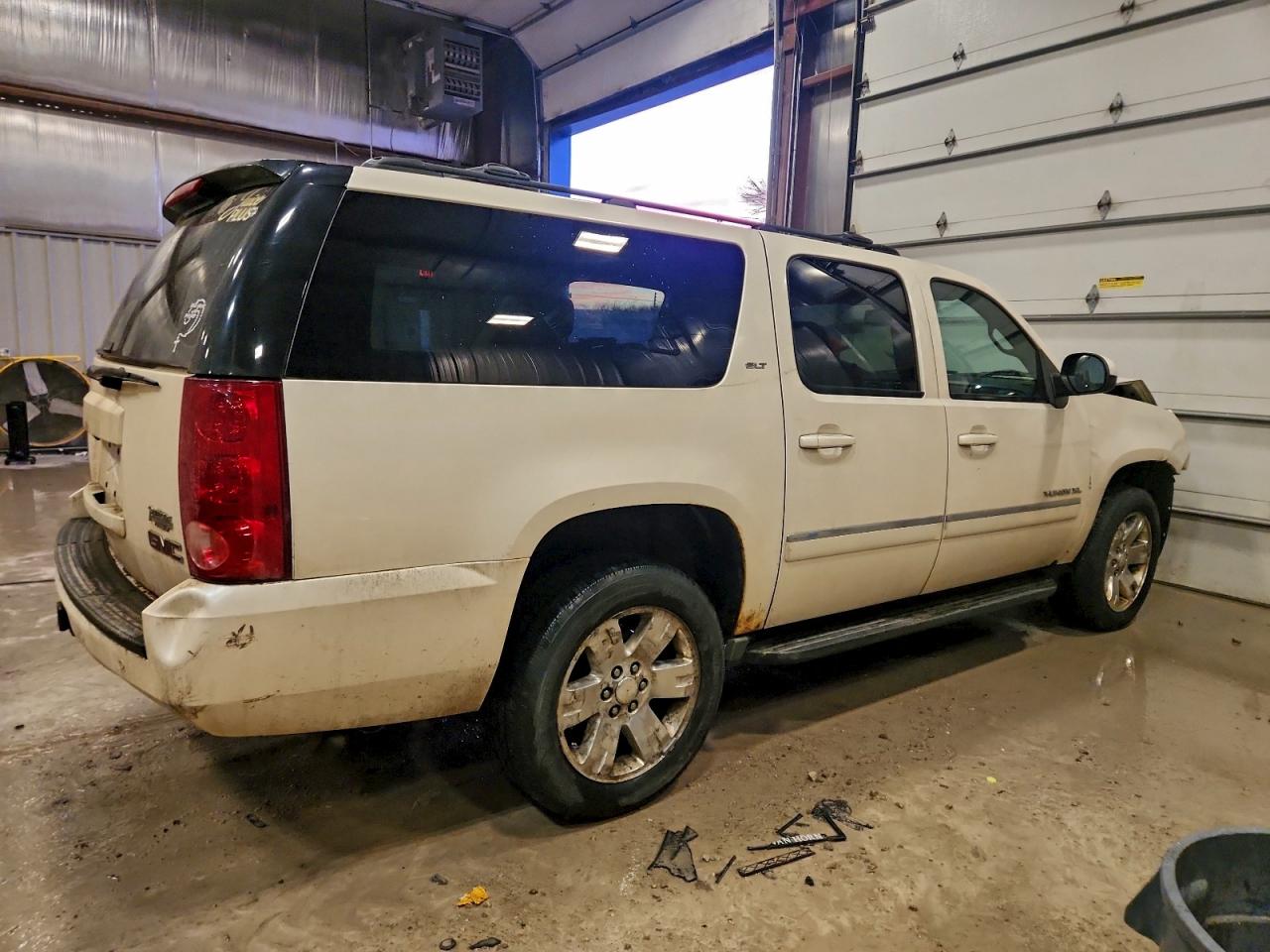 2013 GMC YUKON XL K1500 SLT photo 3
