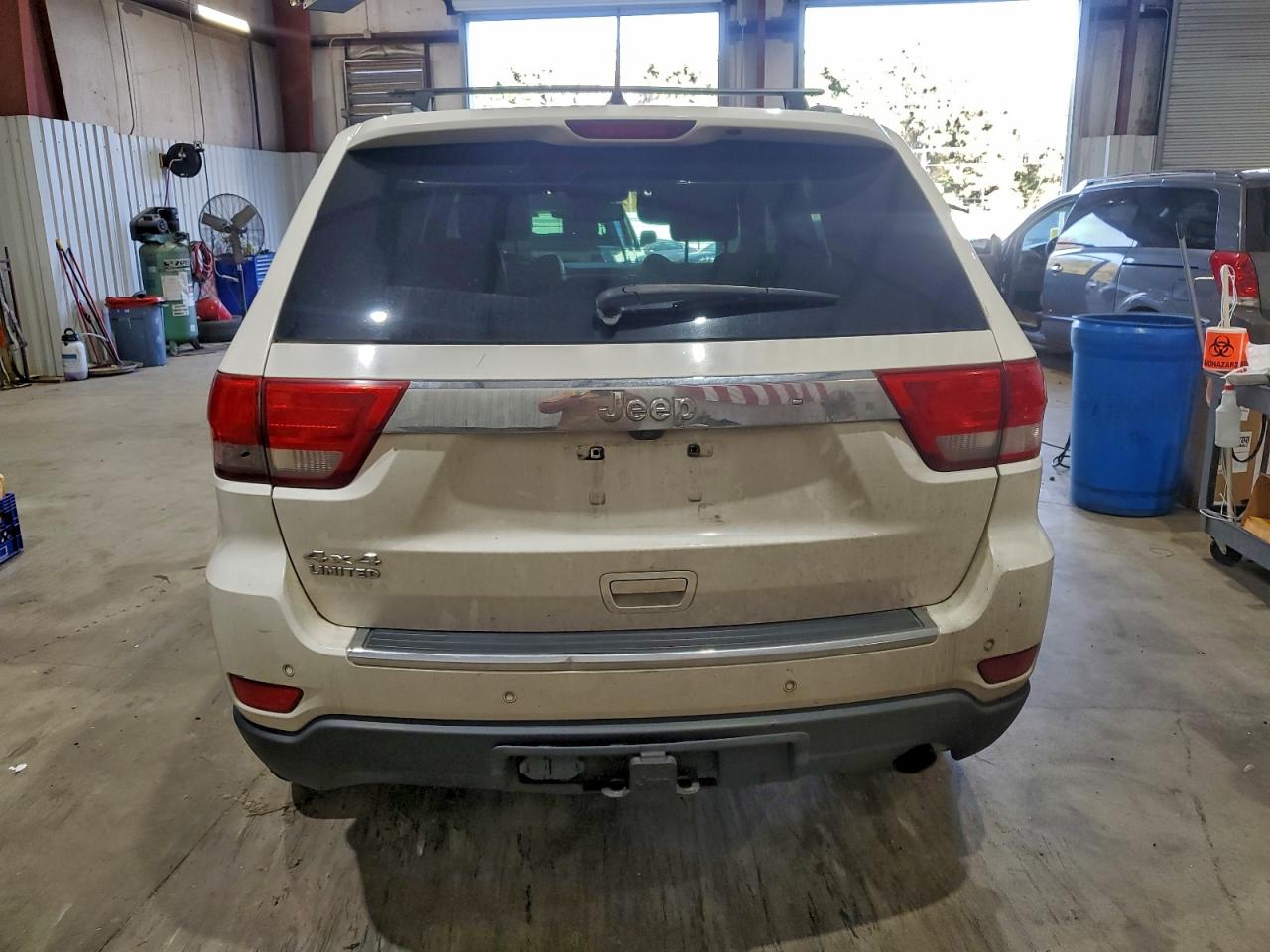 2011 JEEP GRAND CHEROKEE LIMITED photo 6