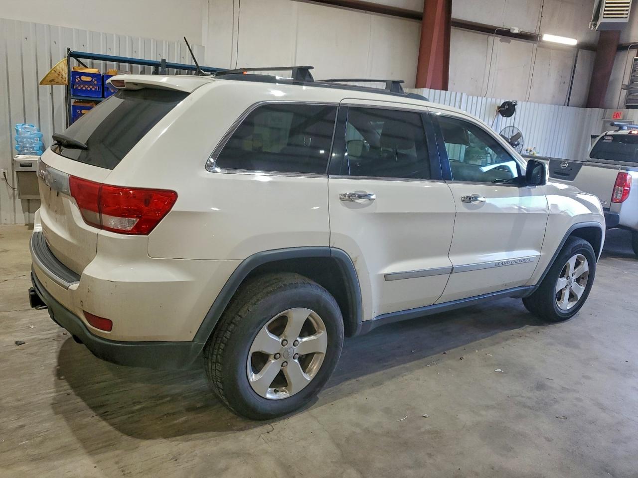 2011 JEEP GRAND CHEROKEE LIMITED photo 3