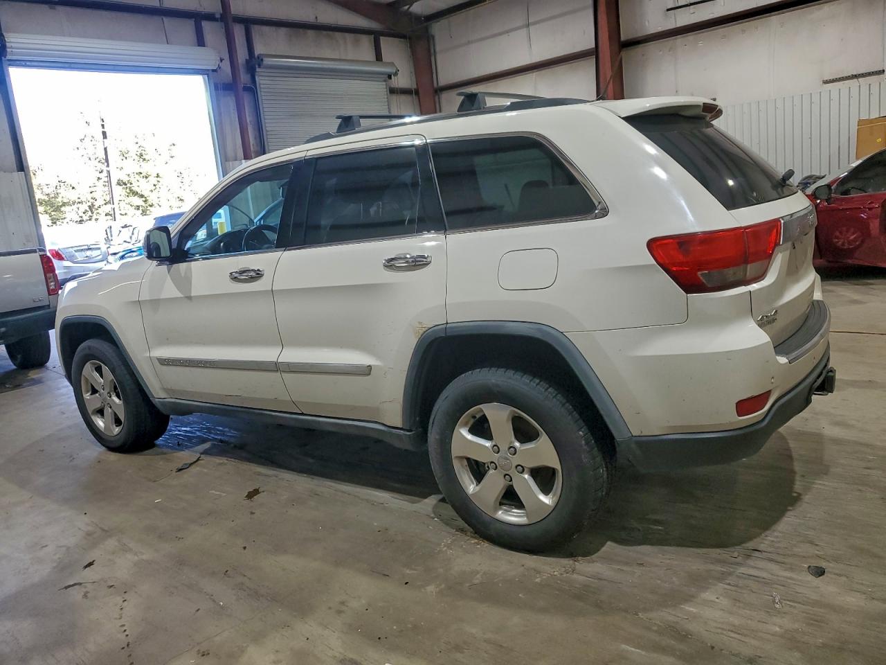 2011 JEEP GRAND CHEROKEE LIMITED photo 2
