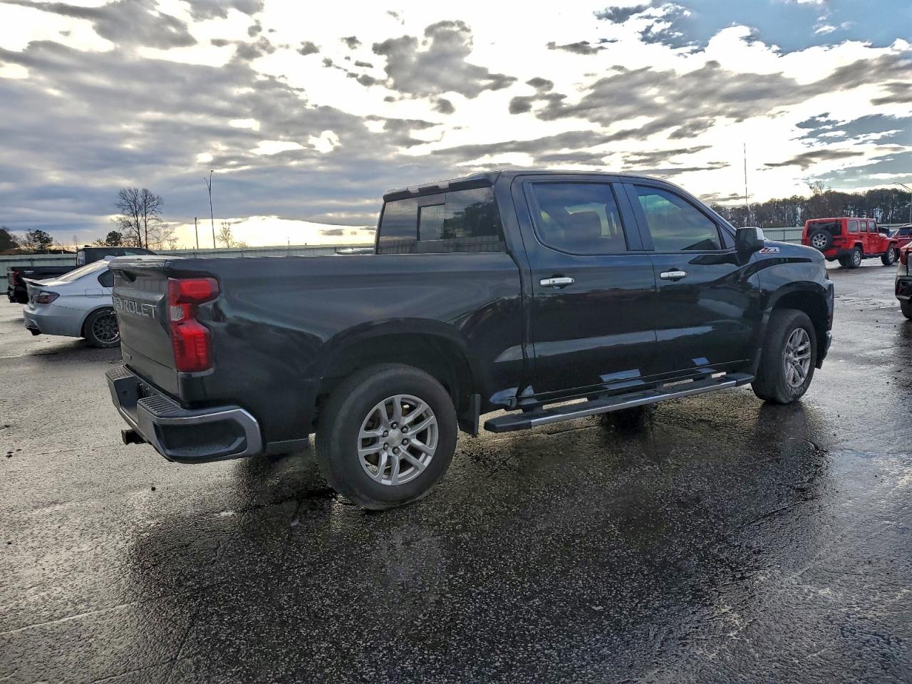 2020 CHEVROLET SILVERADO K1500 LT photo 3