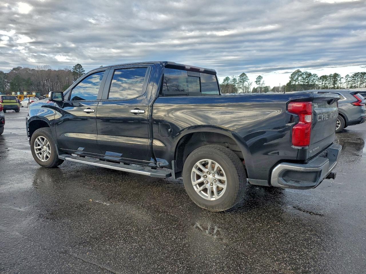 2020 CHEVROLET SILVERADO K1500 LT photo 2