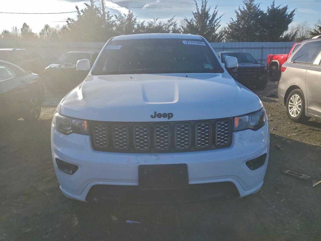 2018 JEEP GRAND CHEROKEE LAREDO photo 5