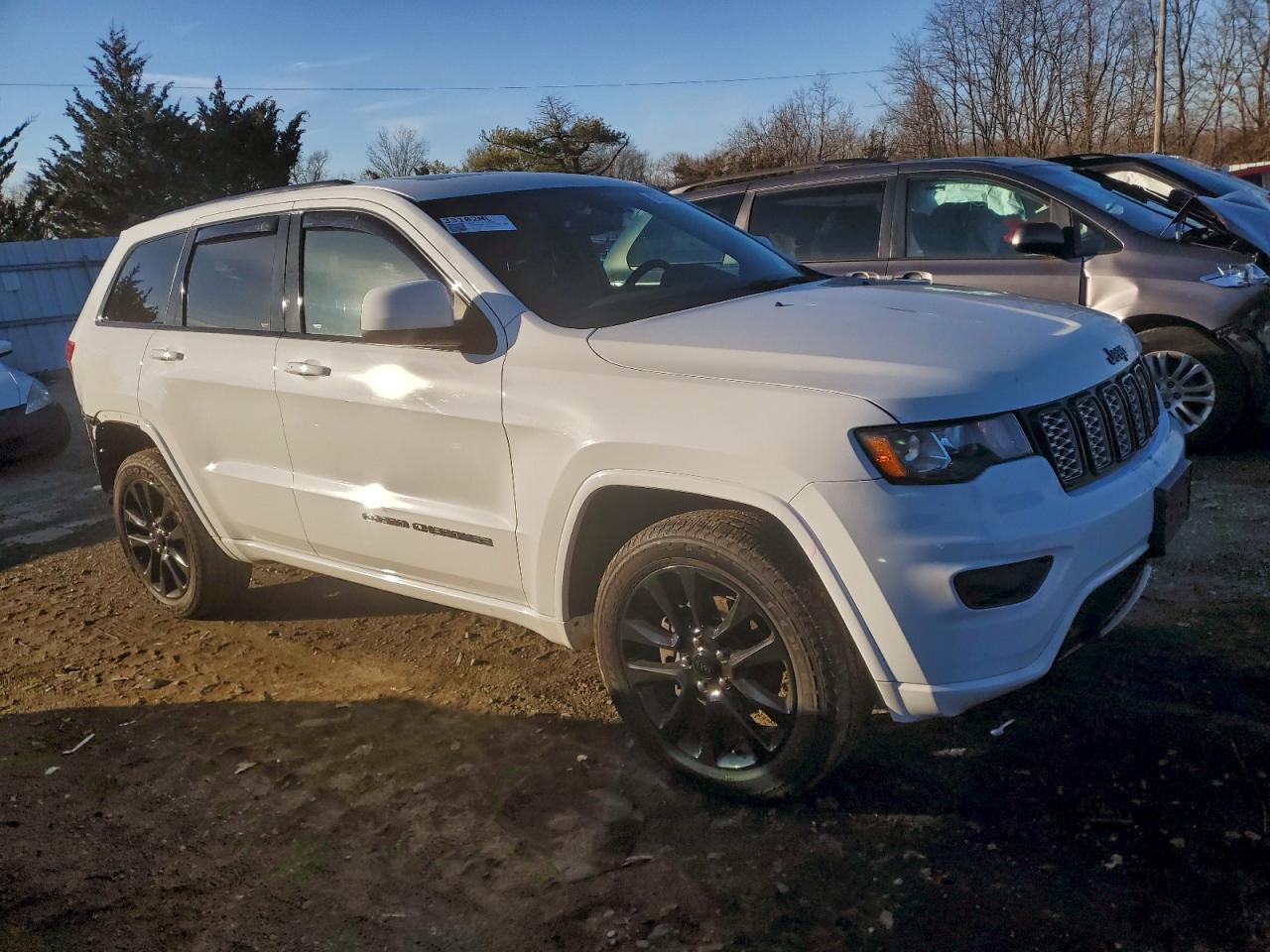 2018 JEEP GRAND CHEROKEE LAREDO photo 4