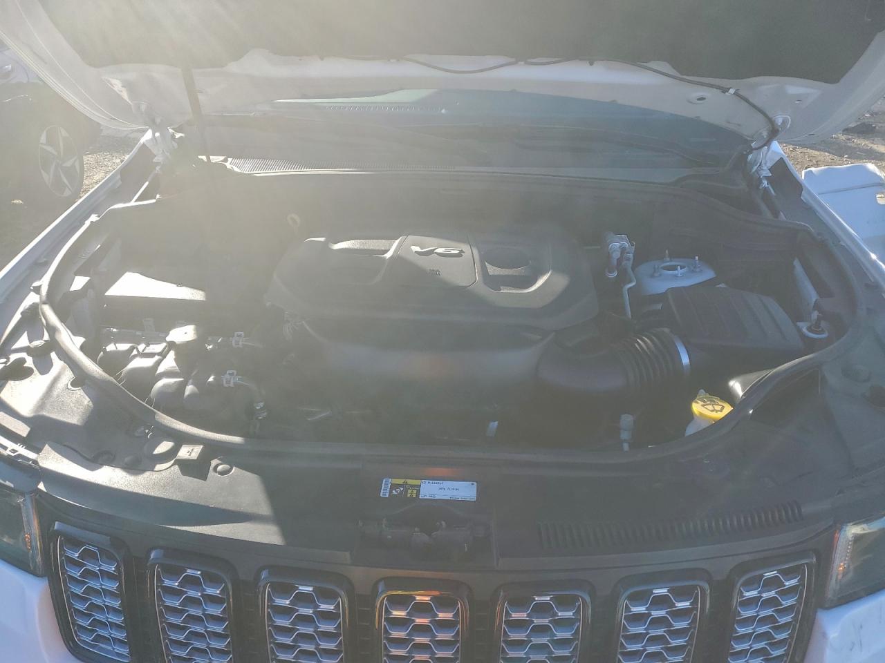 2018 JEEP GRAND CHEROKEE LAREDO photo 12