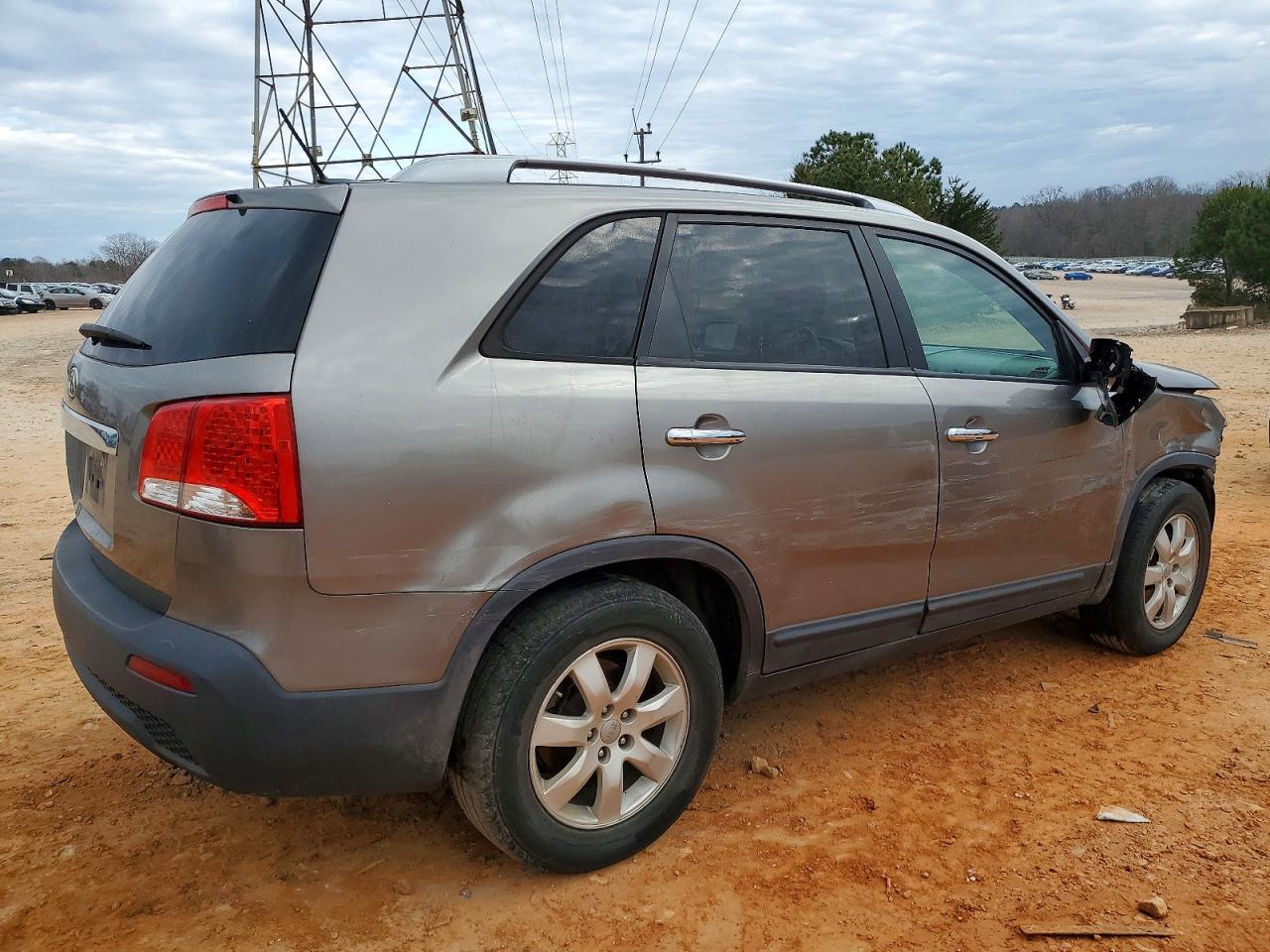 2013 KIA SORENTO LX photo 3