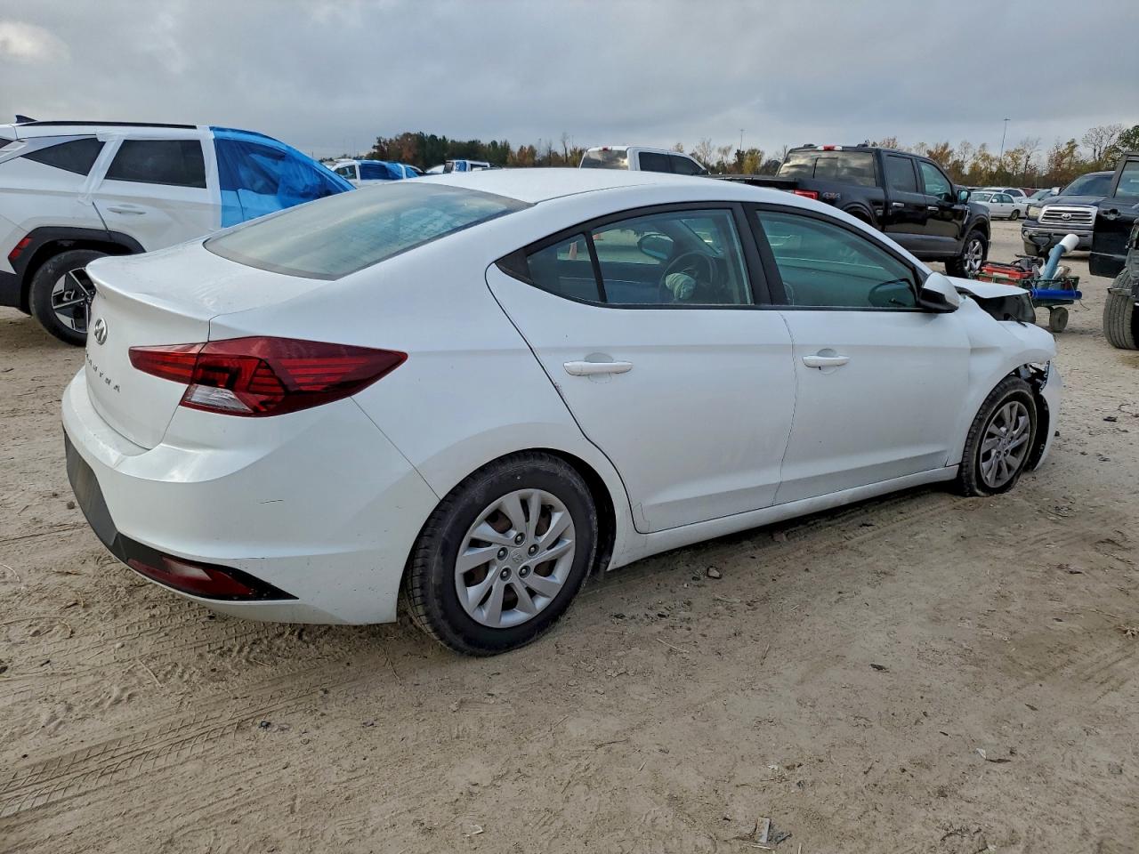 2019 HYUNDAI ELANTRA SE photo 5