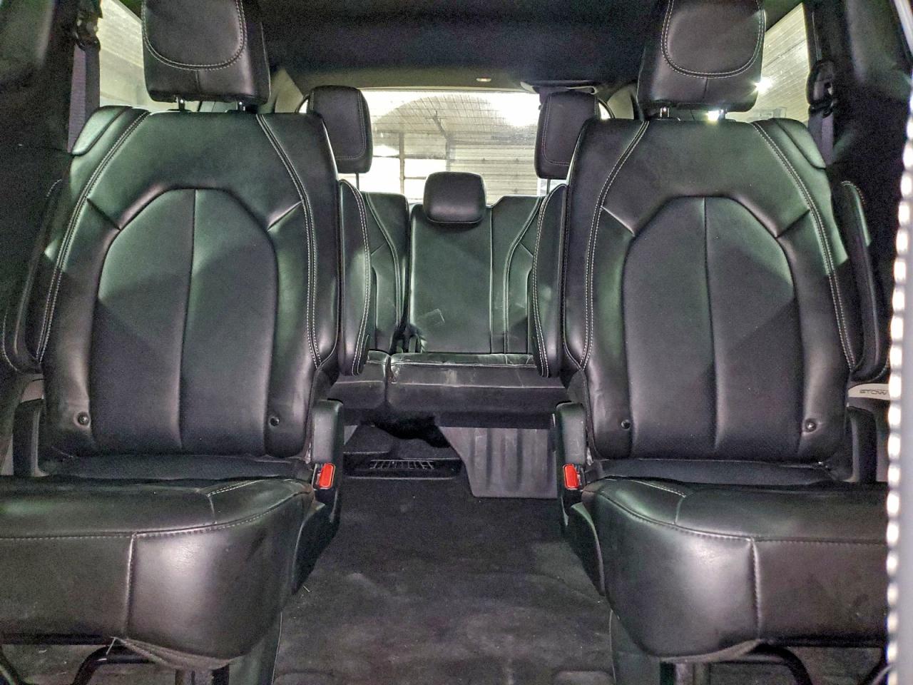 2025 CHRYSLER PACIFICA SELECT photo 10