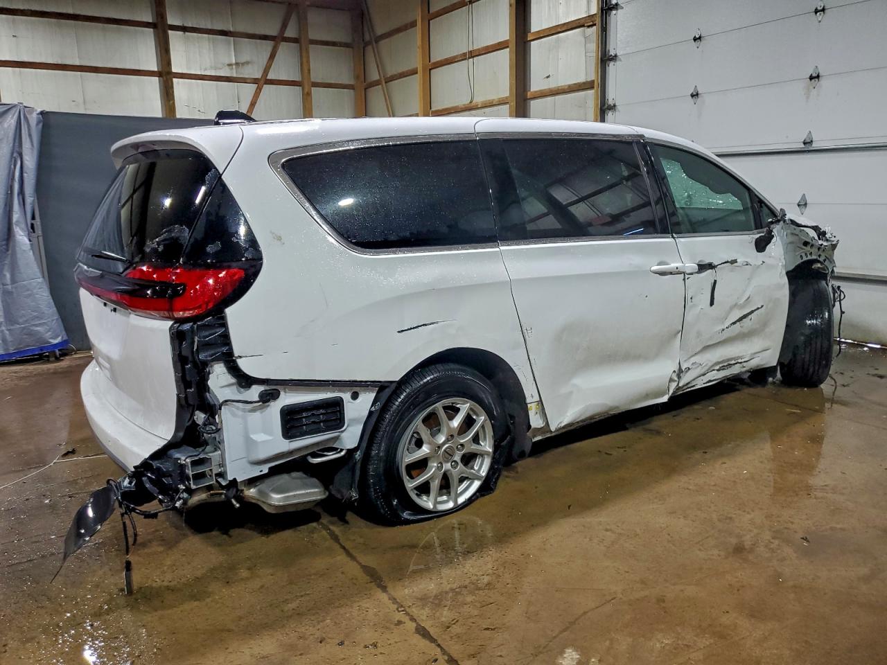 2025 CHRYSLER PACIFICA SELECT photo 3