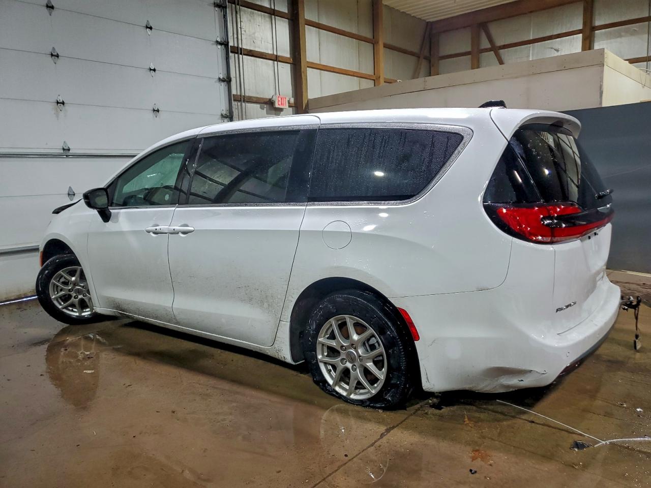2025 CHRYSLER PACIFICA SELECT photo 2