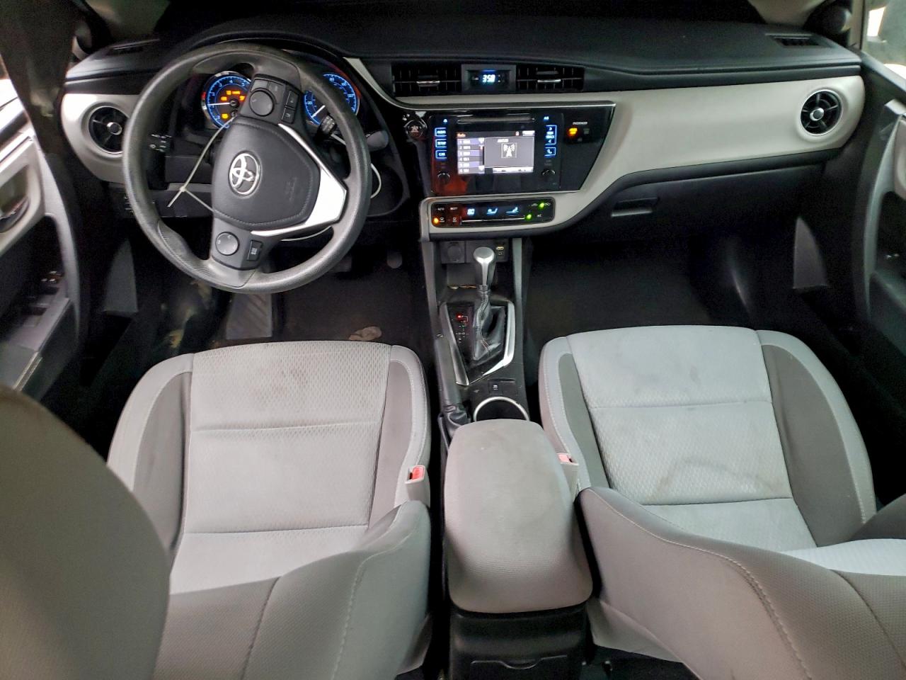 2017 TOYOTA COROLLA L photo 8