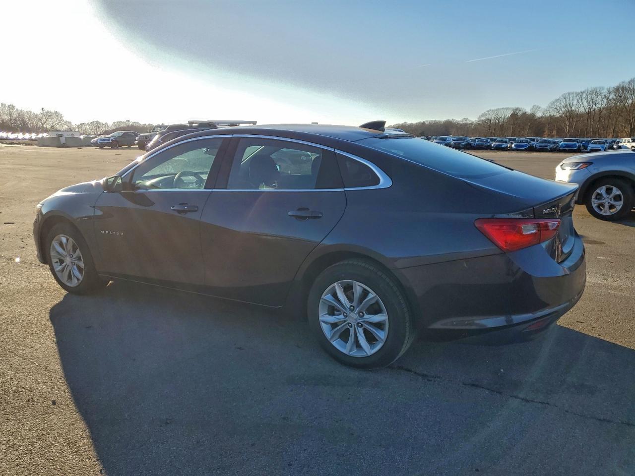 2023 CHEVROLET MALIBU LT photo 2