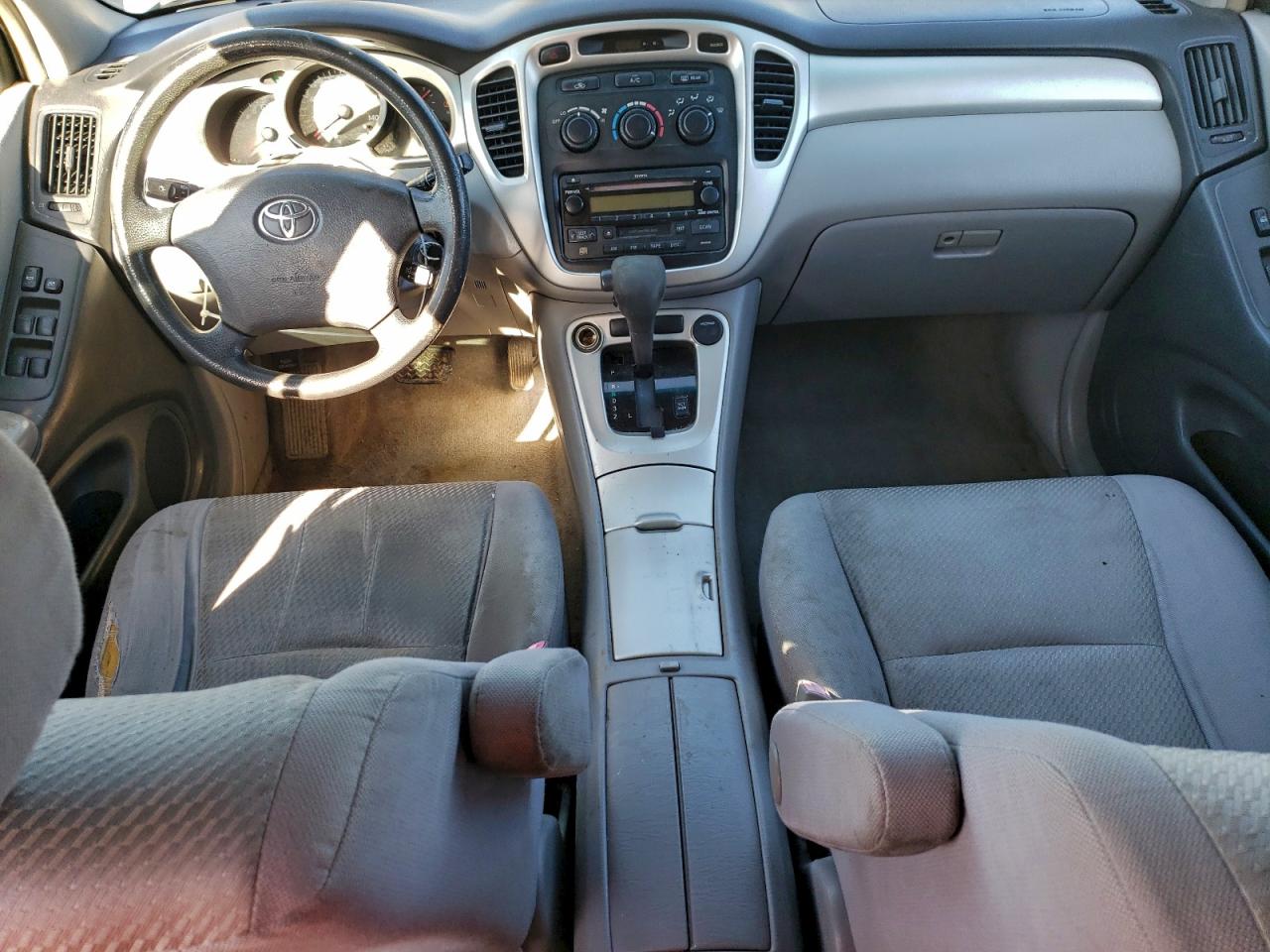 2004 TOYOTA HIGHLANDER photo 22