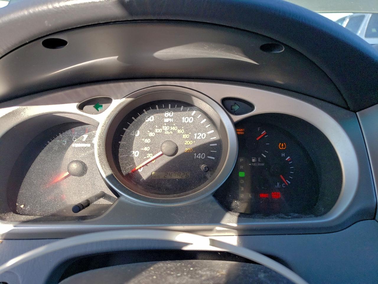 2004 TOYOTA HIGHLANDER photo 25