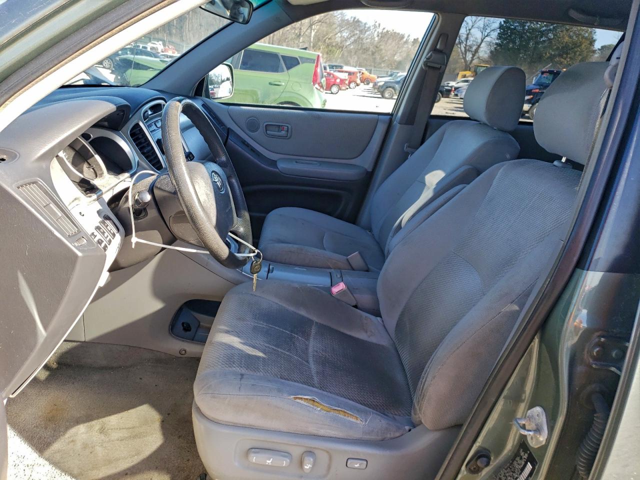 2004 TOYOTA HIGHLANDER photo 19