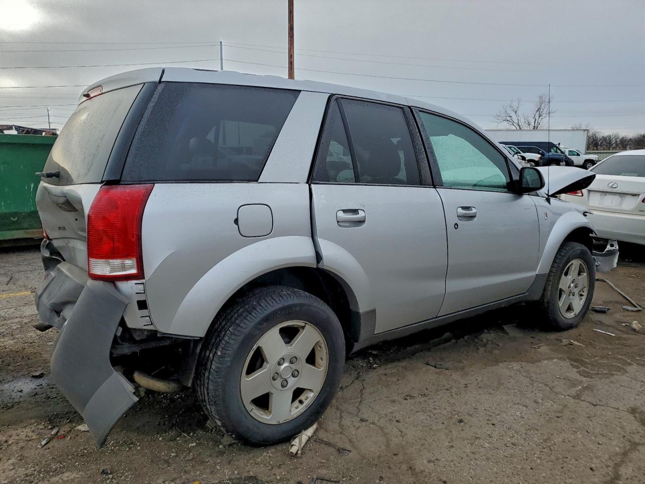 2004 SATURN VUE photo 3