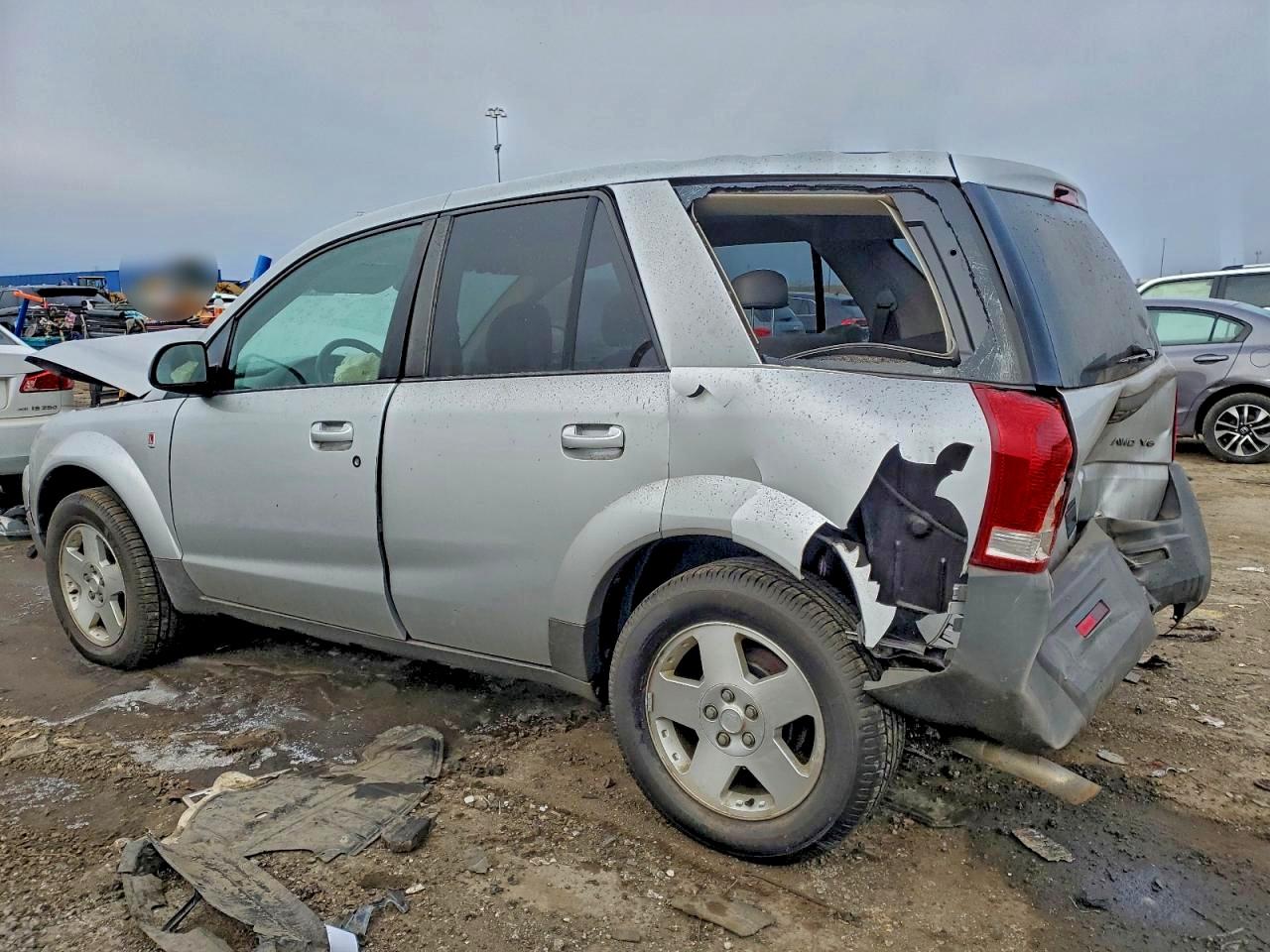 2004 SATURN VUE photo 2
