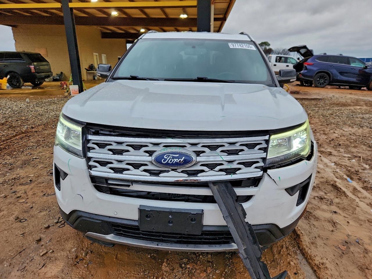 2018 FORD EXPLORER XLT photo 5