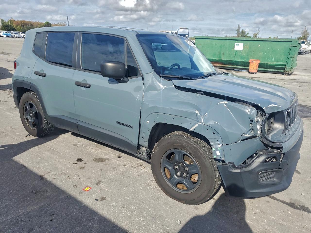 2017 JEEP RENEGADE SPORT photo 4