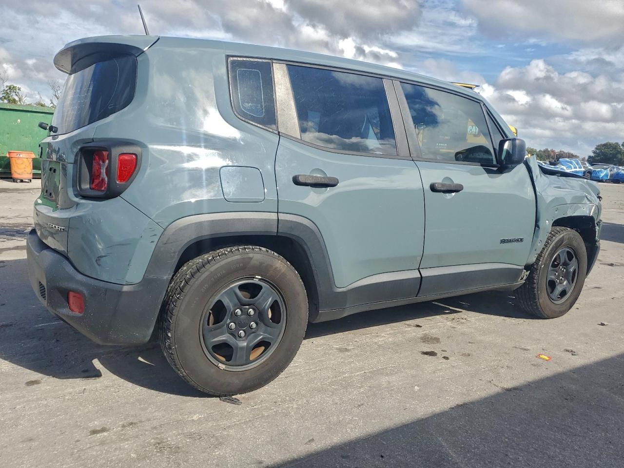 2017 JEEP RENEGADE SPORT photo 3